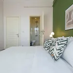 High-Ceiling Central 3-Bedroom With City View