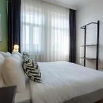 High-Ceiling Central 3-Bedroom With City View