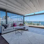 Penthouse: View & Retractable Roof