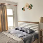 Stylish 2 Bedrooms 1 Lounge Flat In Kadikoey