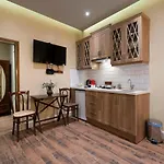 Level Suites - 103