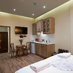 Level Suites - 203
