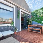 A Green Flat In The Center With Terrace