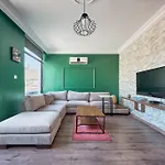 A Green Flat In The Center With Terrace