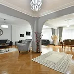 Center Suite 5