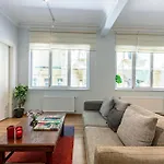 Charming & Bright Apartment In Taksim