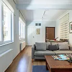Charming & Bright Apartment In Taksim