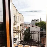 Beyoglu'Nda 4+1 Ferah, Manzarali Tarihi Daire