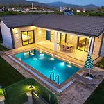 Mera-12 Fethiye Kargi Havuzlu Villalarimiz