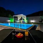 Tam Korunakli Villa 'Kayakoey'
