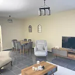 Comfy - Spacious Flat On The Kadikoey Seaside