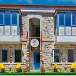 Lamur Hotel
