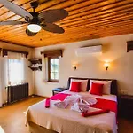 Fethiye Kayakoey'De Oezel Havuzlu Muhafazakar Villa Kaya Konak