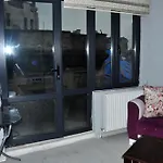 The Queen'S Istanbul