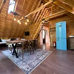 Panurlawoodenhouse Oezel Havuz& Sauna Mavi