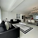Kaplan Luxury Family Flat - 3 Bedrooms With Air Conditioning & Heating In The City