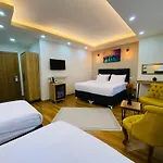Palmera Art House