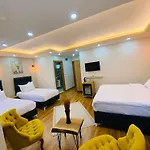 Palmera Art House