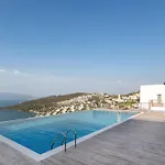 Sea View Villa W Garden Balcony By Beach In Milas