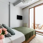 Flat W Backyard 10 Min To Taksim And Citys Mall