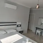 Aliya'S Golden Spacious 3 Bed Apartment