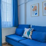 Marcian'S Column Hotel - Orange And Blue