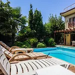 Villa Oezguer