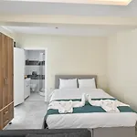Lamira Apart Holiday&Guest House