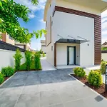 Casa Oliva City 1 With Sauna Pool Patio & Bbq