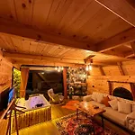 Moni Suit Bungalov
