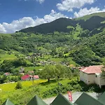 Bizim O'Ra Kueme Evleri & Bungalov