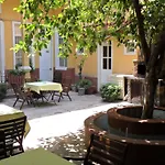 Antikhan Hotel
