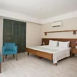 Dedeminn Marina Hotel