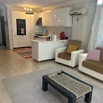 Denize 200 Metre, 3+1 Bahceli Villa