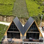 Dereuestue Ve Goekce Bungalov - بنغل على ضفاف النهر