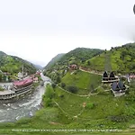 Dereuestue Ve Goekce Bungalov - بنغل على ضفاف النهر