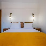 Ada Villa