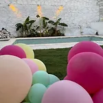 Oezel Havuzlu Kiralik Tas Villa