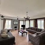 Daphne Home