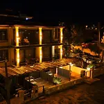 Select Cunda Guest House - Sea View With Garden 2 Bedroom Apartment At Cunda Island