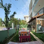 Neseli Apart Bahce Cafe