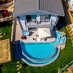 Loop House - Luxury Villa With Pool In Yesiluezuemlue