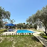Ayakli Goel Evleri