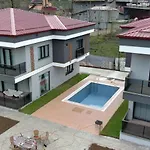 Alaca Konaklari Villa Rize / 5 Bedrooms / Swimming Pool / 3X Airconditioning