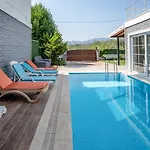 Villa W Private Pool Garden 5 Min To Beach