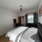 Cozy Homes - 2 Rooms & 1 Living Room Apartment