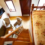Tias Shelale Otel