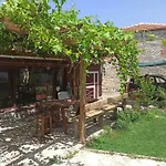 Ayvalik Mutlu Koey'De Sakinligin Adresi