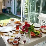 Muezeyyen Hanim Konagi Alacati