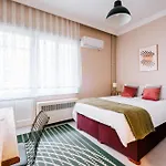 Chic Roomy Flat W Balcony 2 Min To Citys Nisantasi